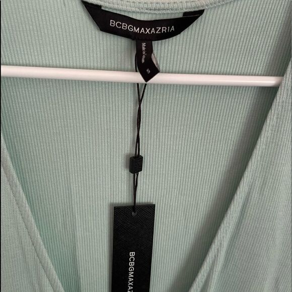 BCBGMAXAZRIA Surplice Sleeveless Top In Harbor.Size S - Picture 7 of 10
